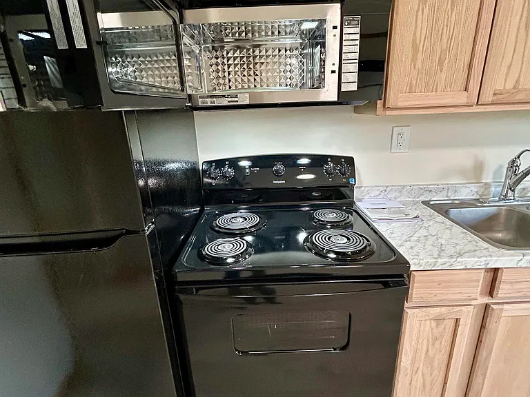 Brand new appliances, with high end convection microwave. Make cookies or even pizza without using the oven!