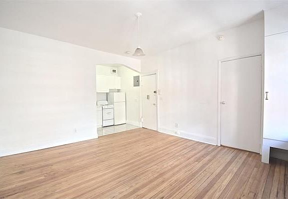 4th image of 18 E 13th St APT 9