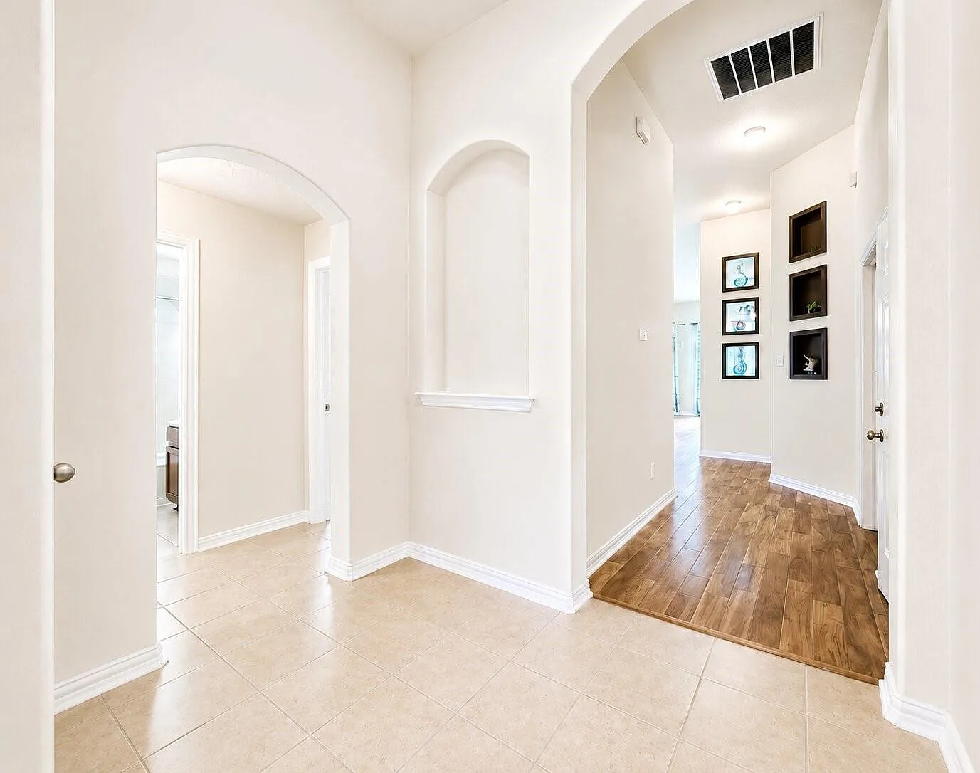 3 bed, 2.0 bath, 1817 sqft, $2,350 — Photo 3