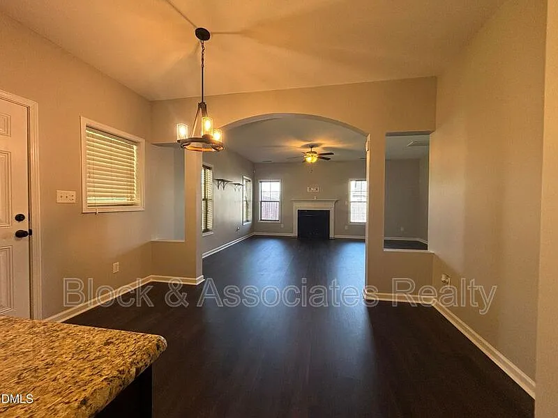 3 bed, 2.5 bath, $2,000 — Photo 3