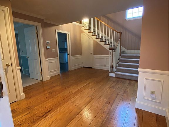 5th image of 5936 Beverly Avenue NE
