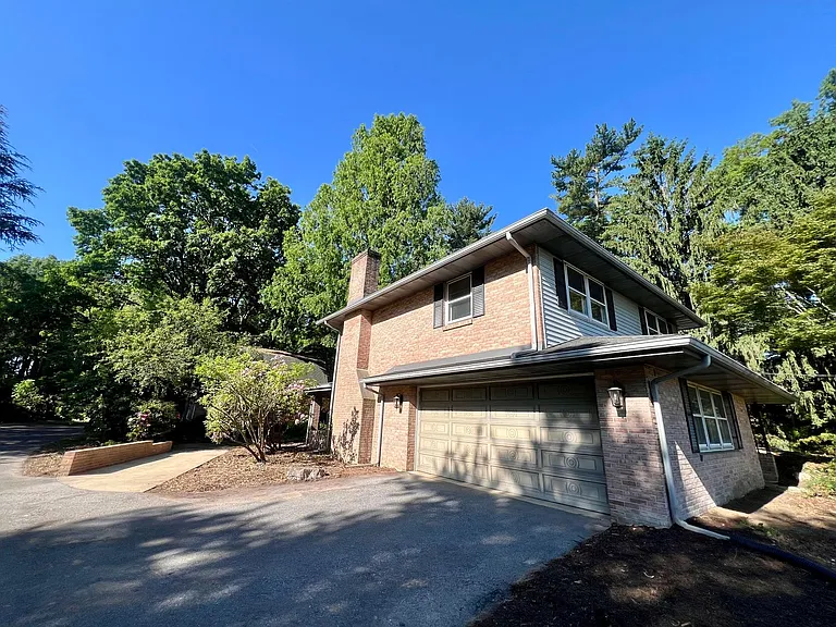 934 Village Rd — Photo 3