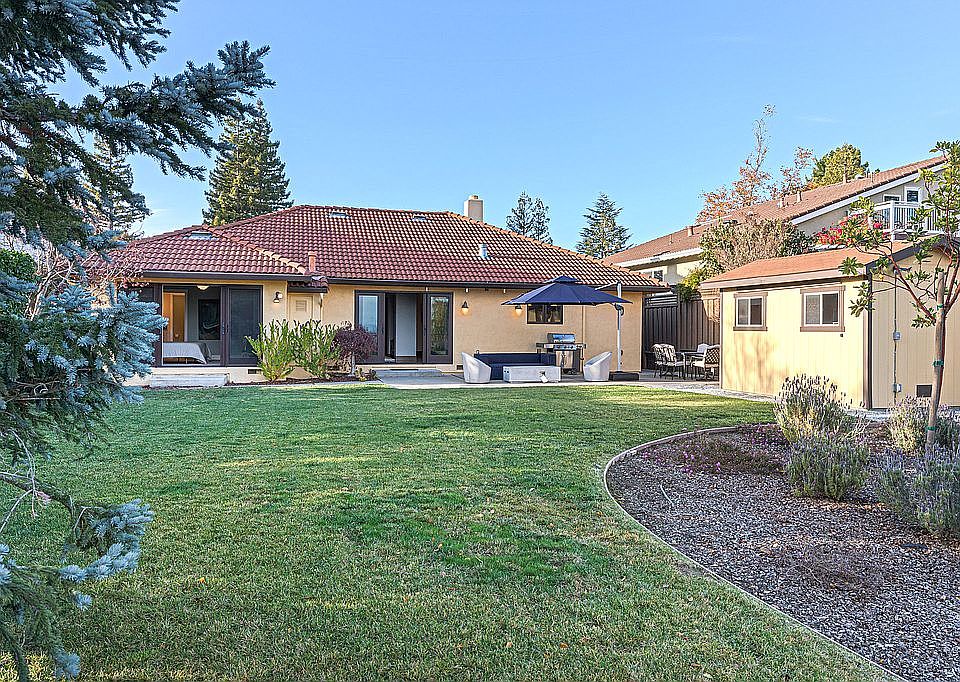 1st image of 3169 La Mesa Dr