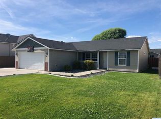 811 Highland Rd, Grandview, WA 98930