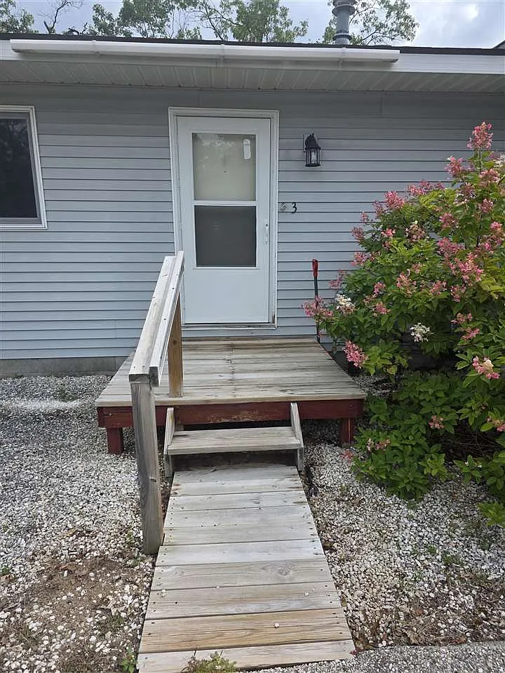 1 bed, 1.0 bath, 725 sqft, $1,200 — Photo 1