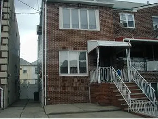 Sold by Brooklyn's Scenic View Real Estate | media 2
