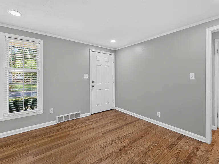 7318 Rosewood St — Photo 5