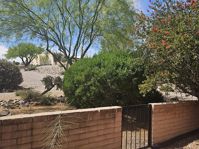1211 W Calle Ramiro — Photo 23