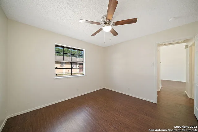 206 Bexar Dr — Photo 18