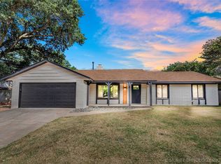 1015 N Fir St, Jenks, OK 74037