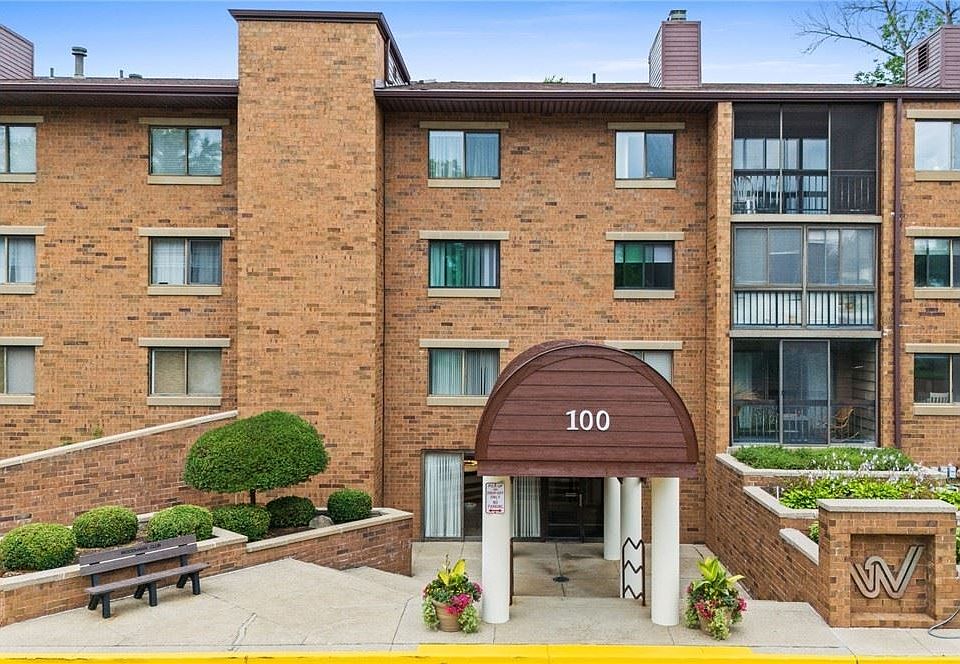 1st image of 100 Fox Hollow Dr