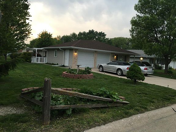 2nd image of 1015 Redwood Ave