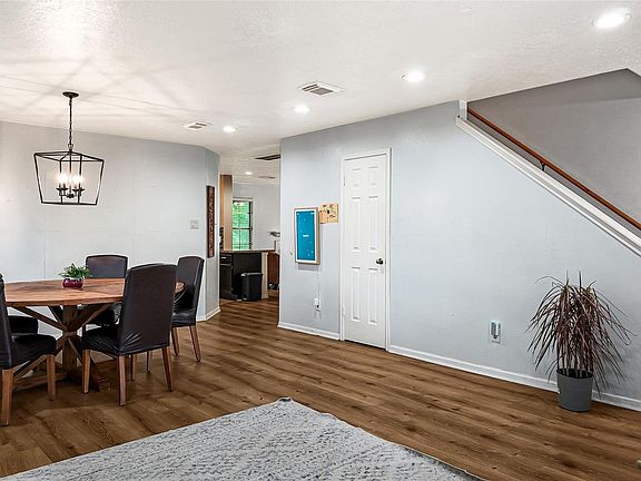 3rd image of 2215 Dublin Dr