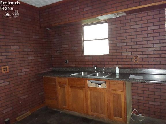 3rd image of 418 Park St