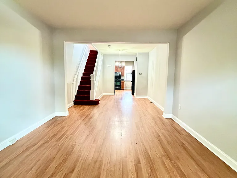 32 N Potomac St — Photo 4