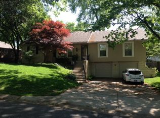 3 W Bridlespur Ter, Kansas City, MO 64114