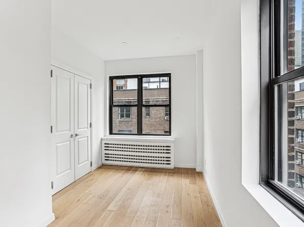 160 East 48th Street 9Y image 2 of 12