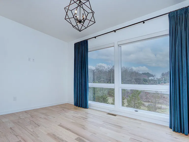 2737 Shenandoah Ave — Photo 17