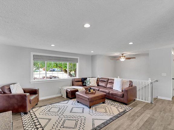 4th image of 3227 E 19th Ave