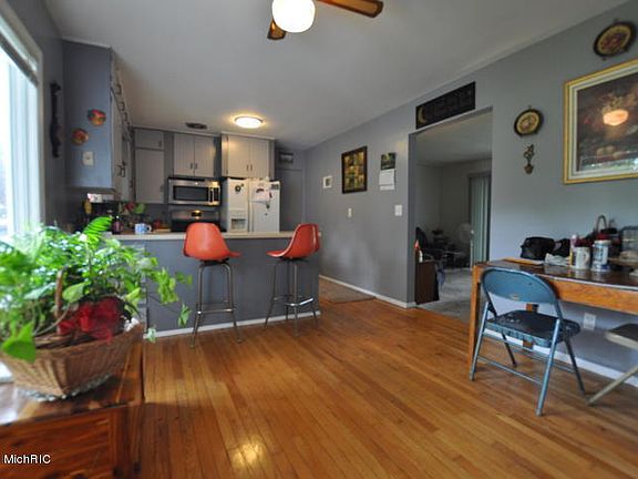 5th image of 111 Lynn Dr