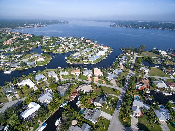 5th image of 300 SW Beach Way Ave