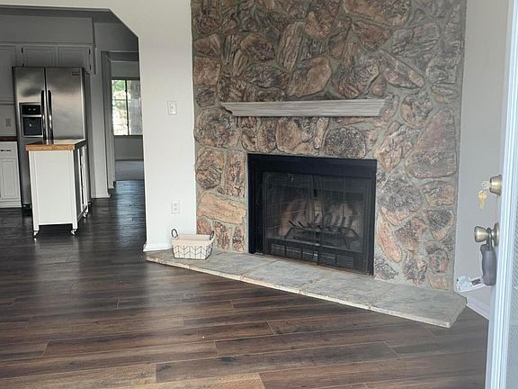 3rd image of 40 Hedgerow Ln #B