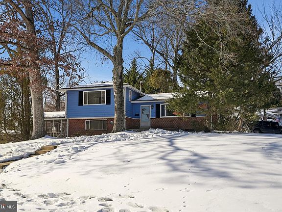 3rd image of 9732 Saint Andrews Dr