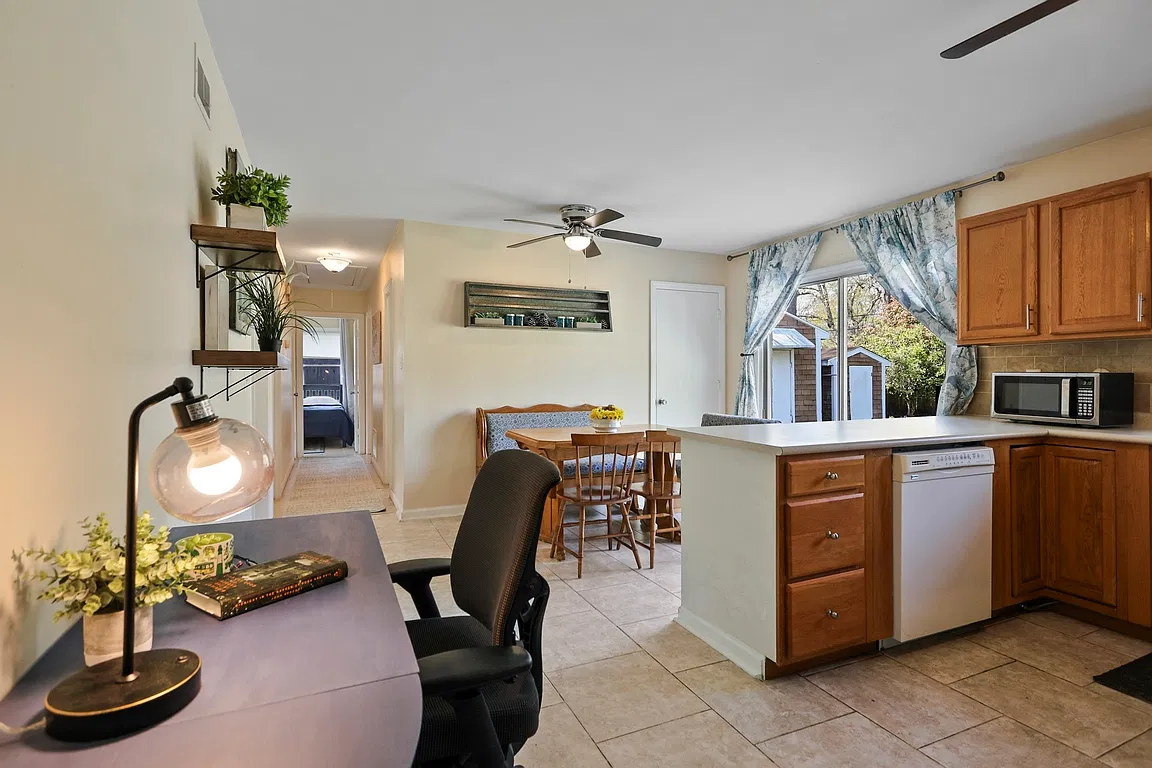 3 bed, 1643 sqft, $1,950 — Photo 4