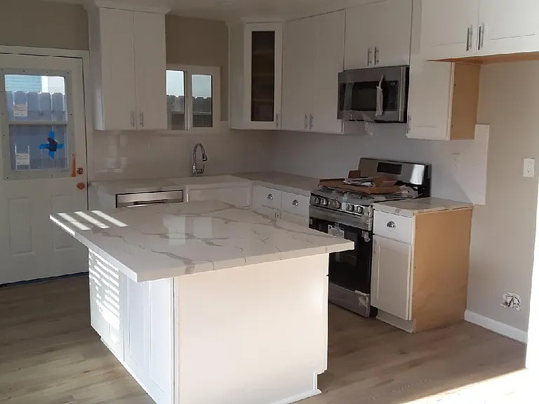 2390 Elden Ave #C — Photo 4