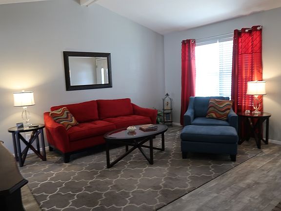 3rd image of 2517 Lindell Ave
