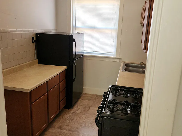 5239 Bancroft Ave — Photo 12