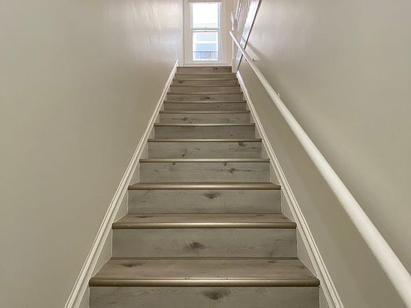 5th image of 1318 Powell St #1318