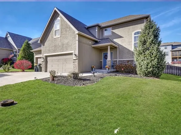 866 Clearview Dr, Lansing, KS 66043