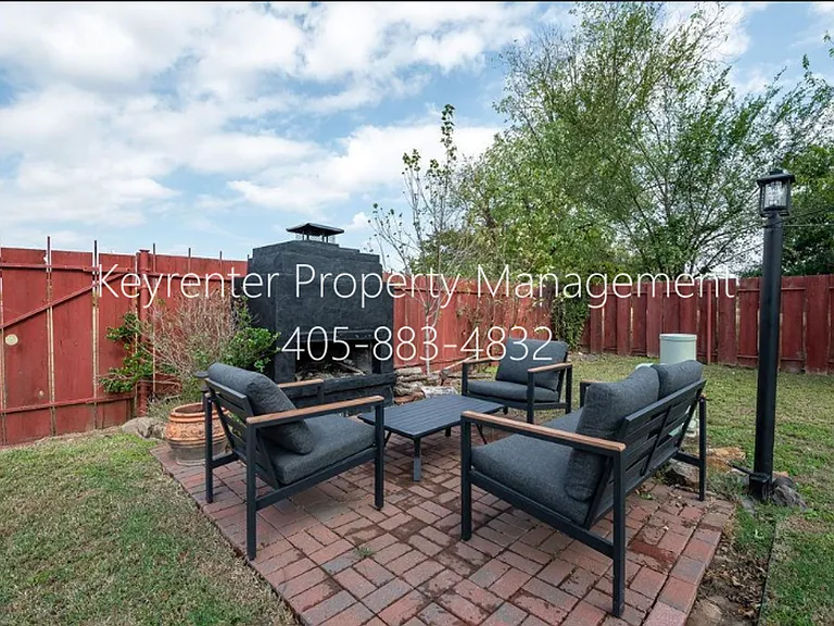 301 SE 34th St — Photo 22
