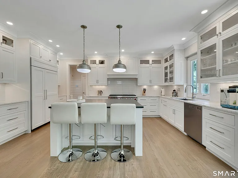 30 Maple Ave N — Photo 12