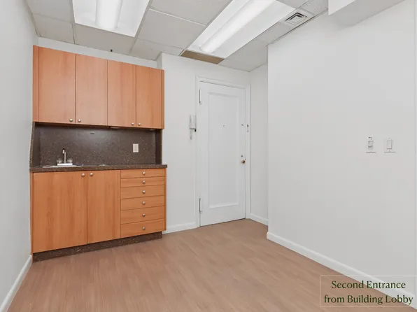 340 East 72nd Street image 10 of 10