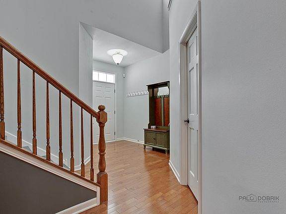 3rd image of 689 Shoreline Dr