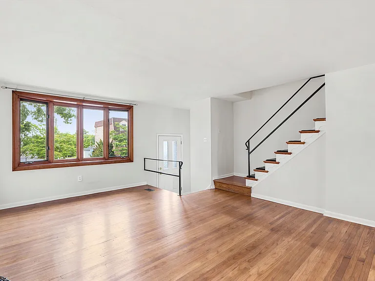 889 Oxford Ave — Photo 14