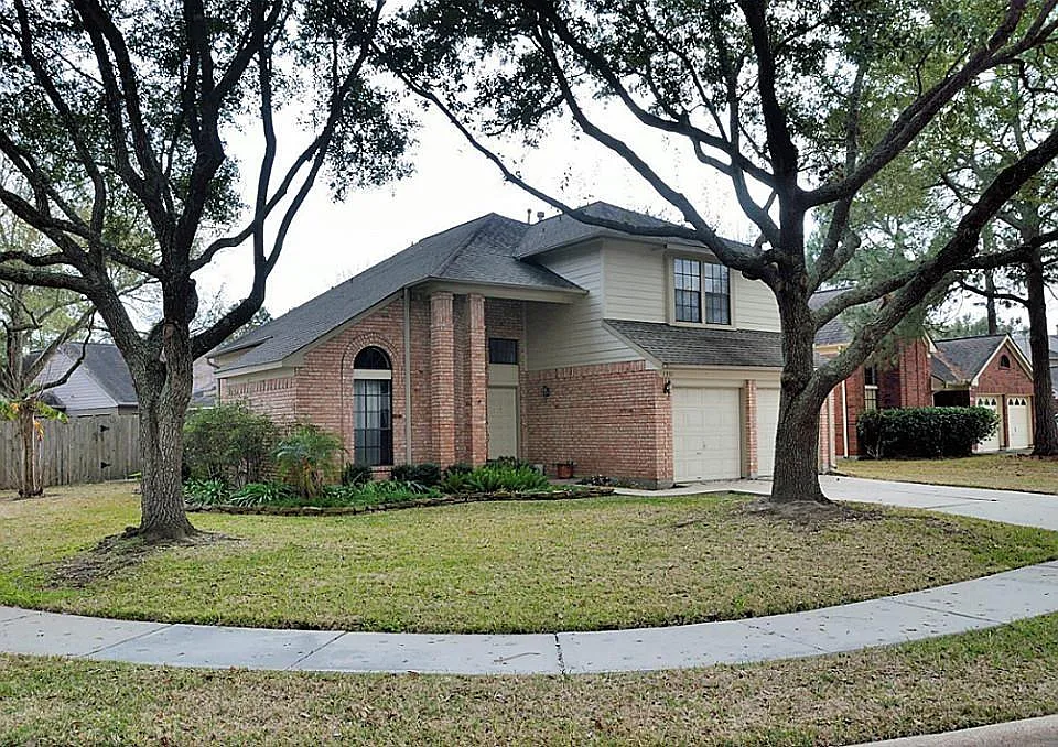 1551 Hillside Elm St