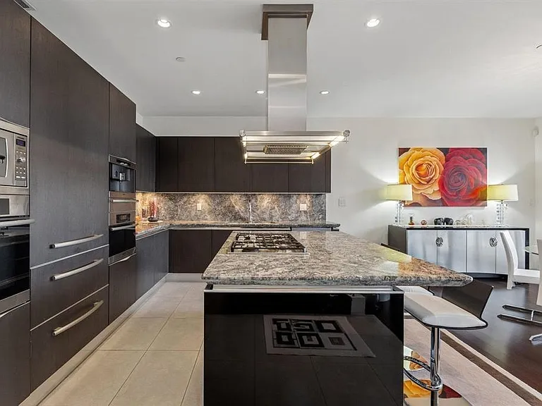 1139 Cordova St W — Photo 11