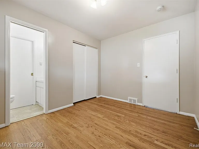 8512 Norborne Ave — Photo 15