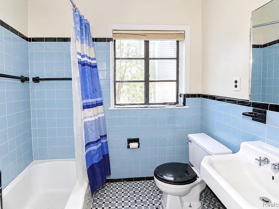 10th image of 13401 Hartwell St
