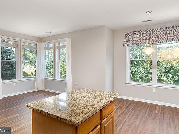 4th image of 1305 Scottsdale Dr Unit 332