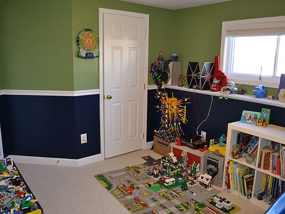 3rd image of 719 Broadmoor Dr