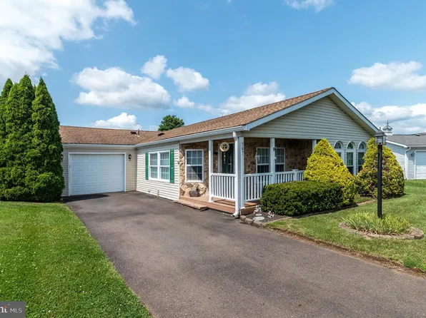 387 Thrush Ct W #W, New Hope, PA 18938