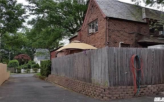 5th image of 81 Harris Ave