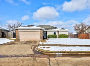 625 NE 16th St, Moore, OK 73160