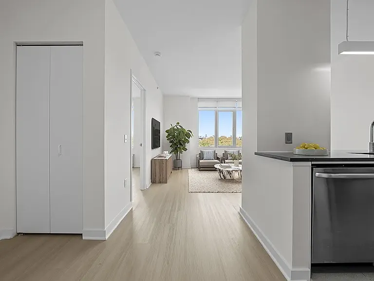 180 Myrtle Ave #11C — Photo 3
