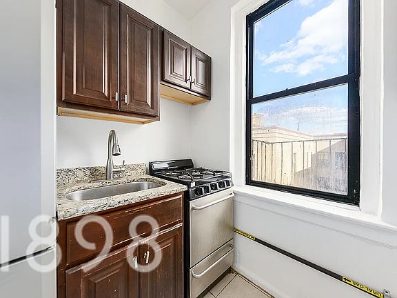 5th image of 185 E 162nd St APT 5C