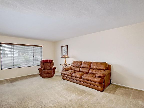 5th image of 10402 W Edgewood Dr